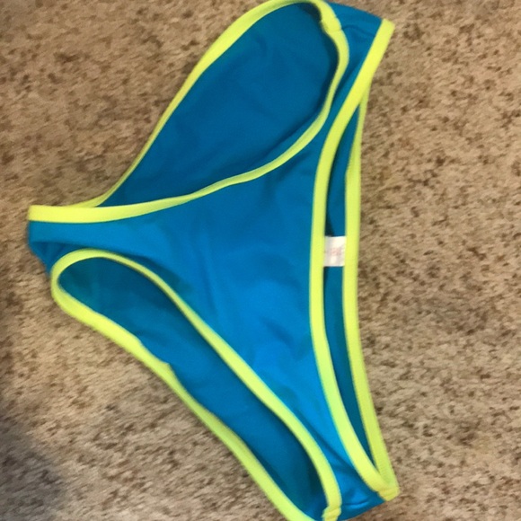 swim suit.has adjustable straps! - Picture 3 of 5